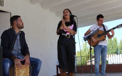 Carmen Carmona y su grupo flamenco en Los Ríos