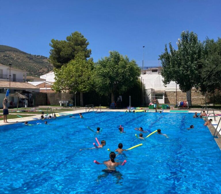 Gran éxito de los cursos de natación del Ayuntamiento de Almedinilla